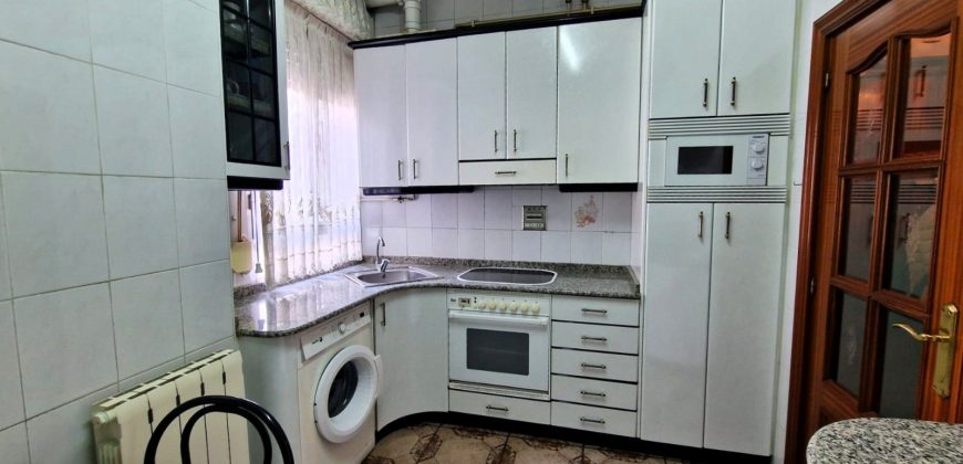 Piso con balcón en Abaro Etorbidea, Casco Viejo – Muelle