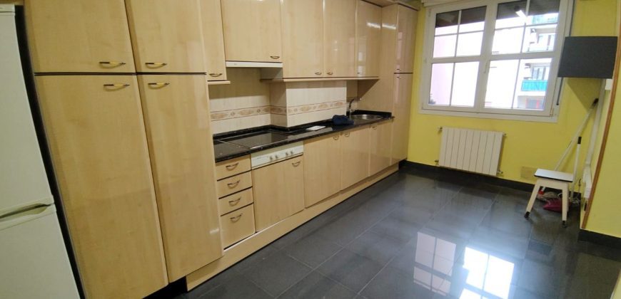 Piso con balcón en Calle General Castaños Kalea, Casco Viejo – Muelle
