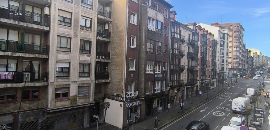 Piso con balcón en Calle General Castaños Kalea, Casco Viejo – Muelle