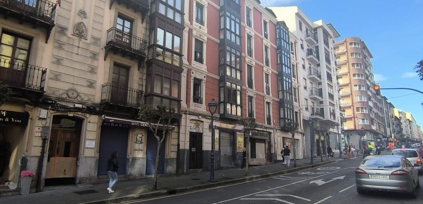 Piso con balcón en Calle General Castaños Kalea, Casco Viejo – Muelle